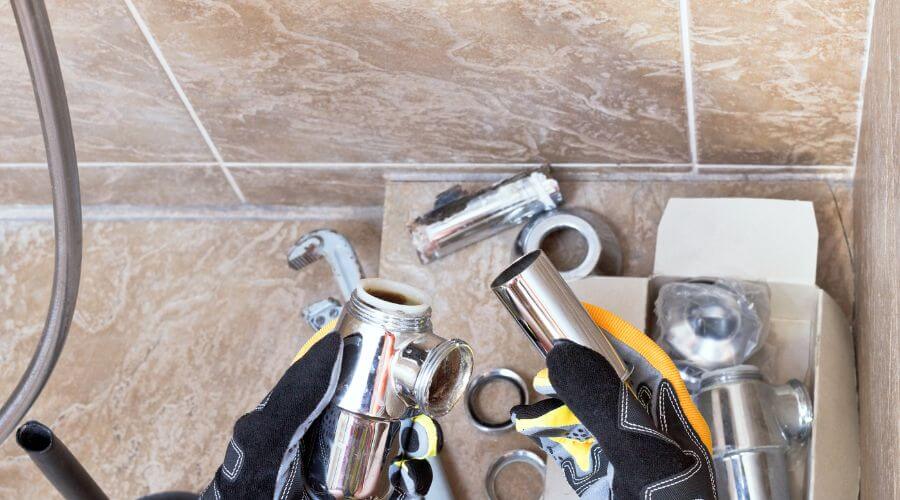 Professional gutter cleaning in Salinas, CA